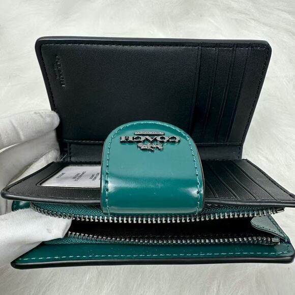 Coach Medium Corner Zip Wallet In Leather/Emerald Green CW526 NWT - Picture 3 of 5